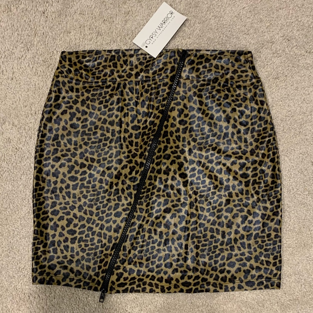NWT Gypsy Warrior thin pleather leopard mini skirt with asymmetrical zipper szM